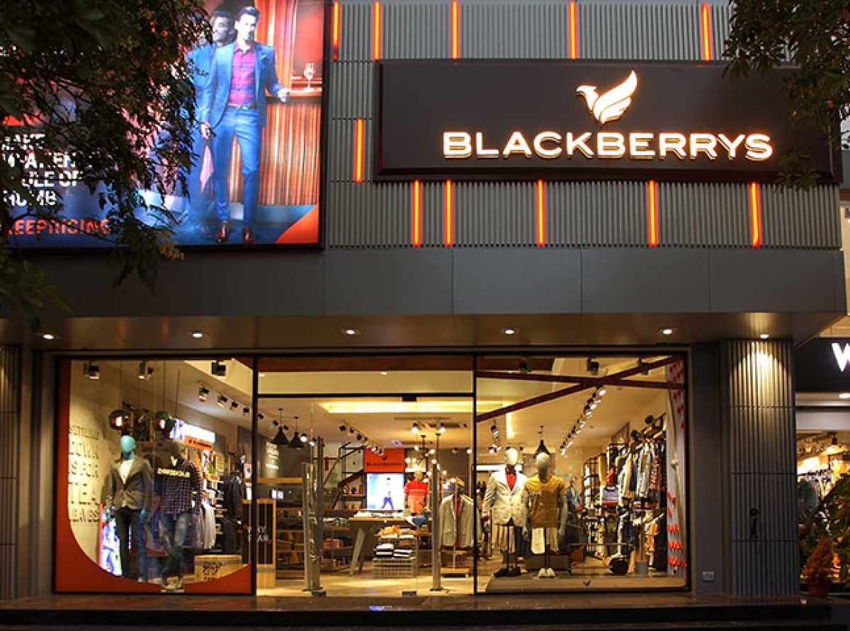 Blackberrys launches flagship store at The Mall of Faridabad